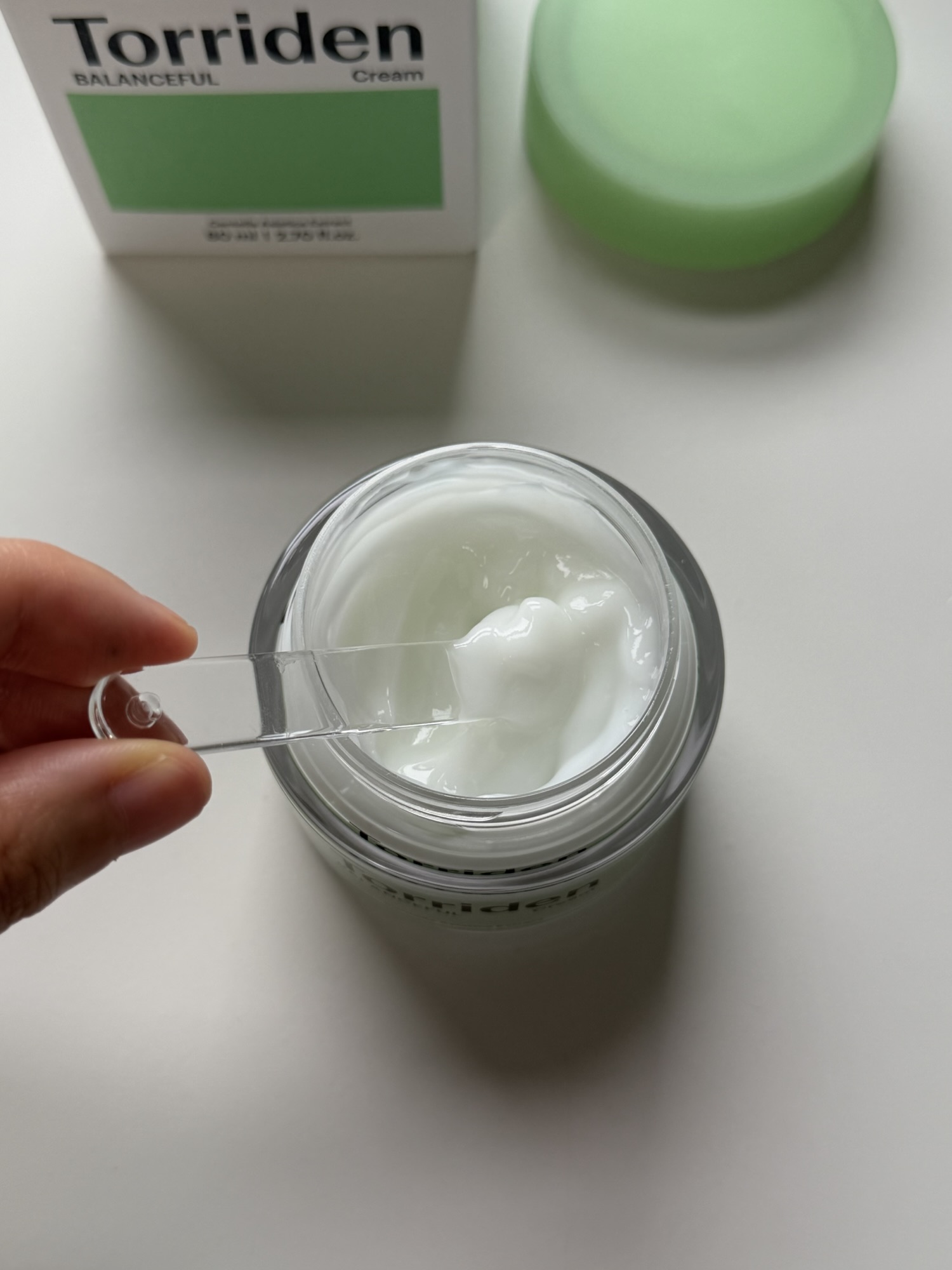 Torriden Balanceful Cica Cream box detail noting the mildly acidic formula and oil-moisture balance claim