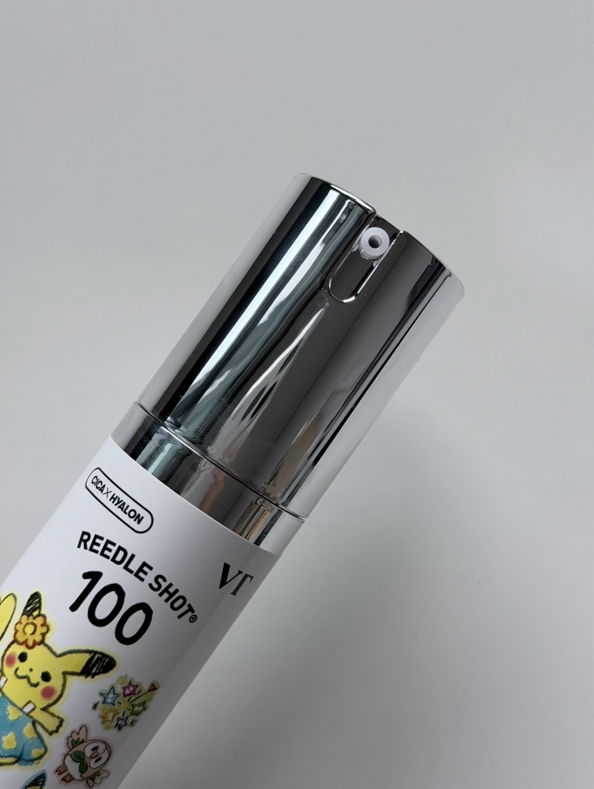 Close-up of the VT Reedle Shot 100 pump opening without a separate cap