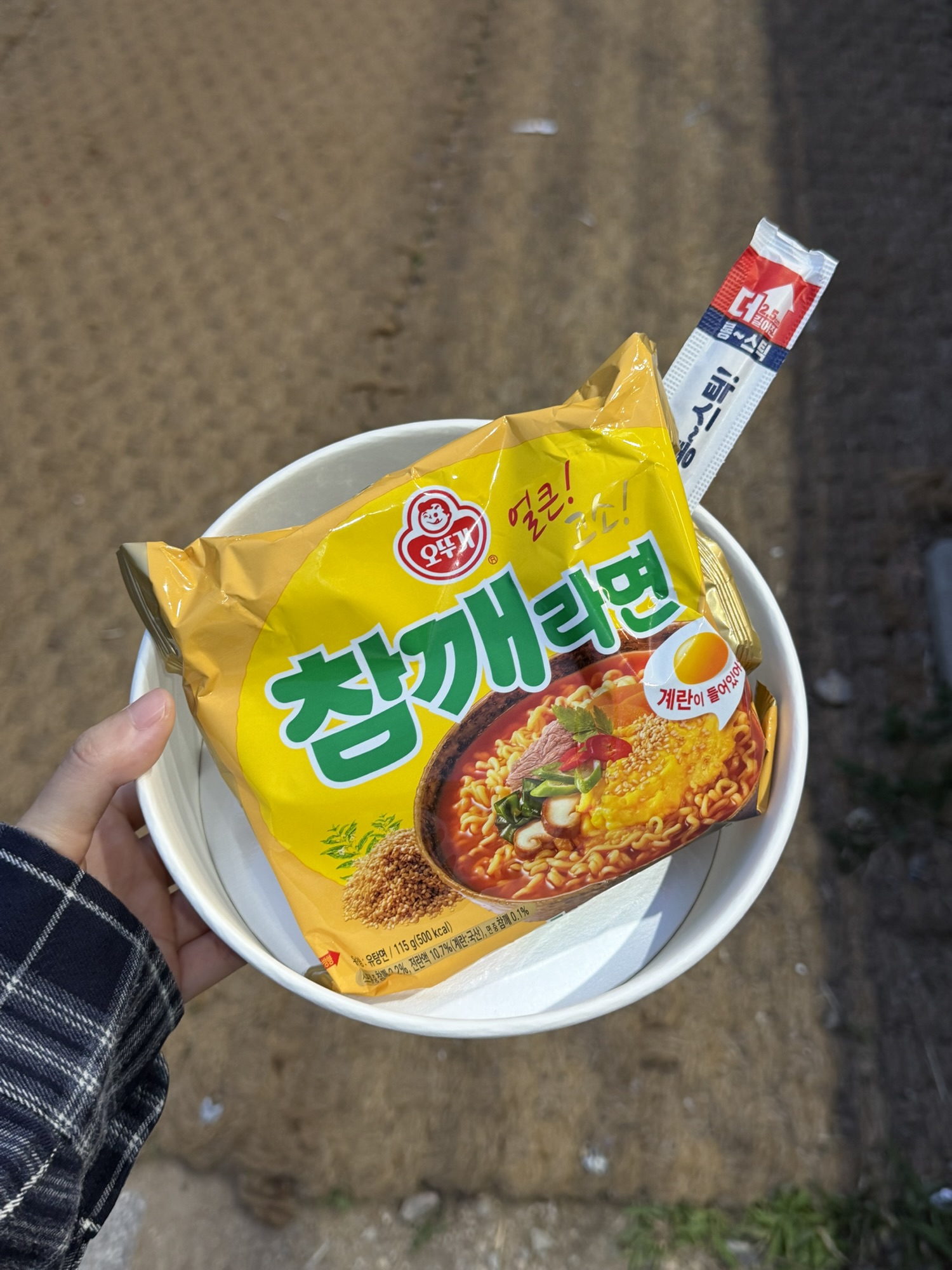 Sesame ramyeon (참깨라면) cup chosen at a Han River convenience store