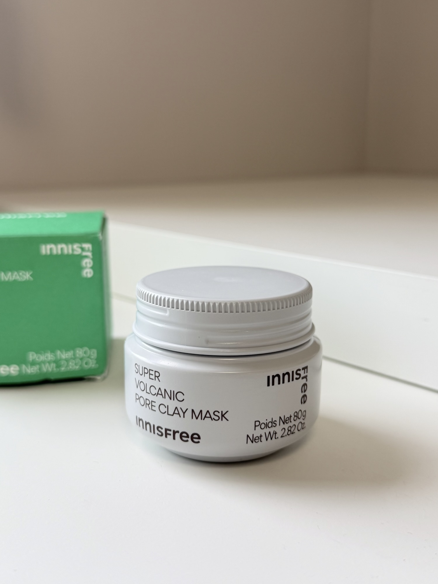 Innisfree Super Volcanic Pore Clay Mask 80g jar with green box