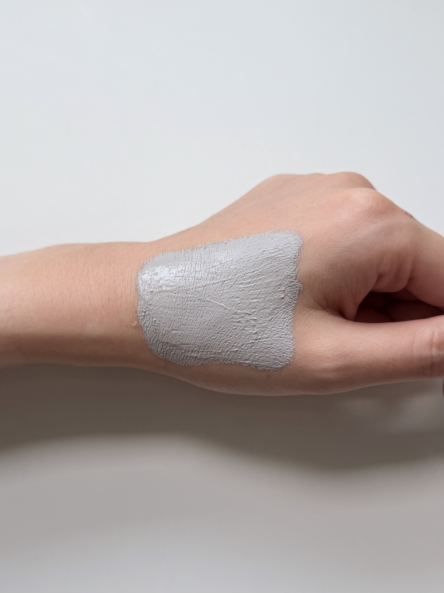 Innisfree clay mask drying on the back of a hand after ten minutes