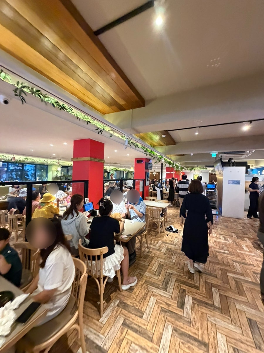 Busy dining room inside Lee Jaemo Pizza in Busan