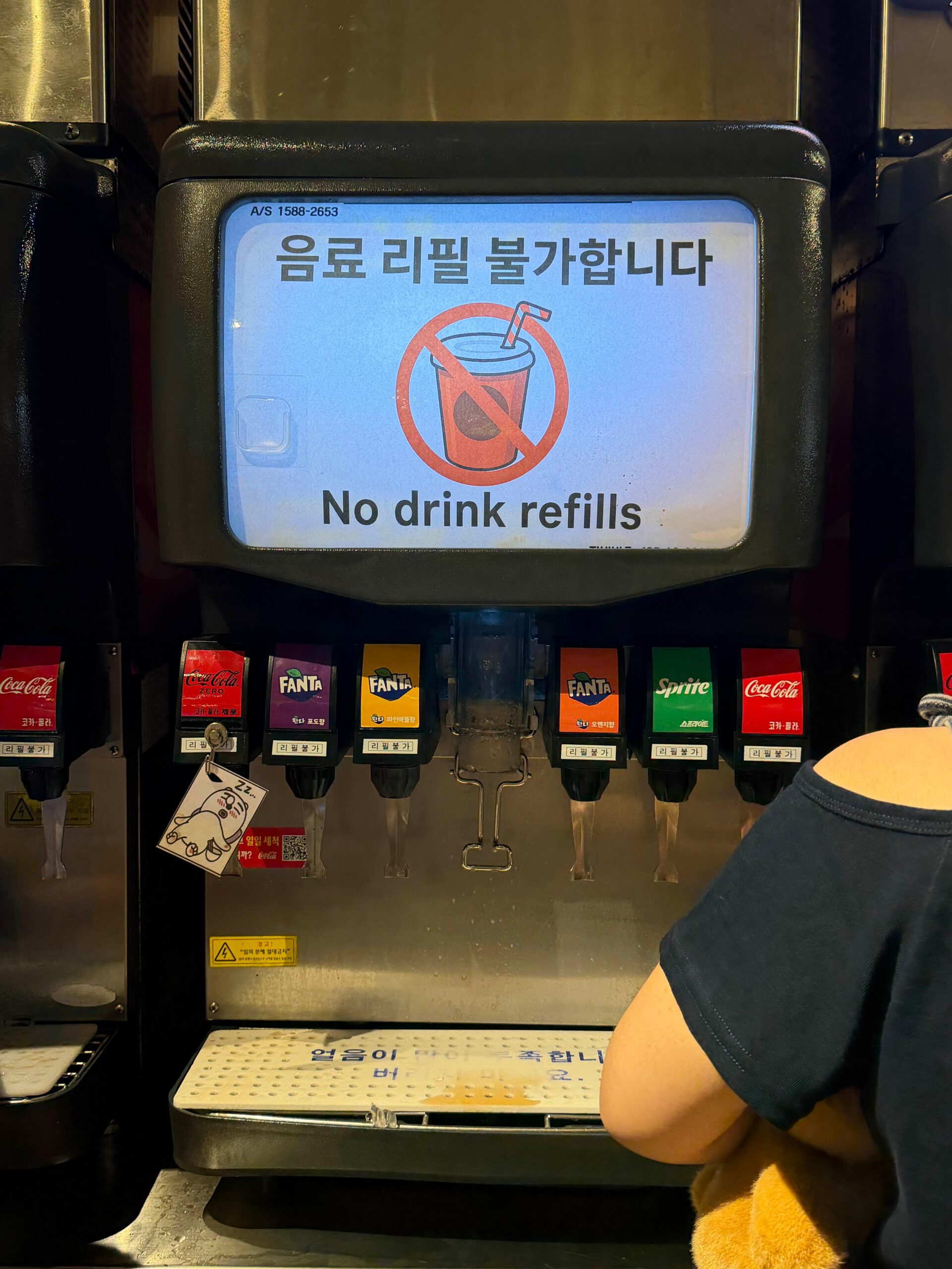 Self-service pickles and drinks area inside Lee Jaemo Pizza