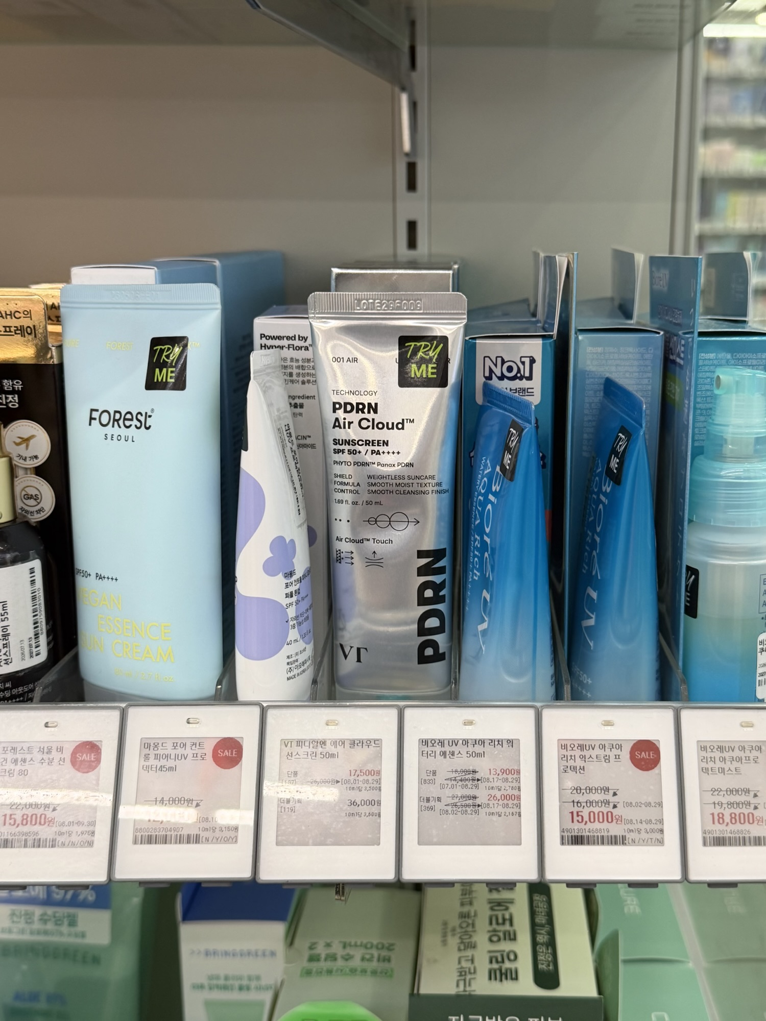 VT PDRN Air Cloud Sunscreen displayed at Olive Young with 17500 won price tag