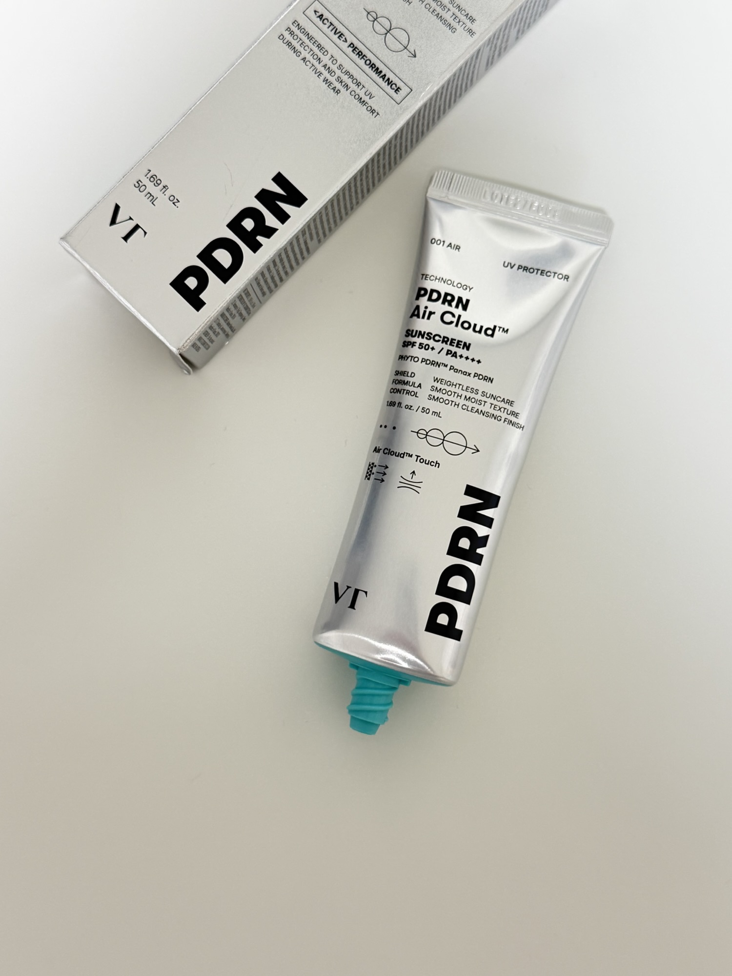 VT PDRN Air Cloud Sunscreen tube opening