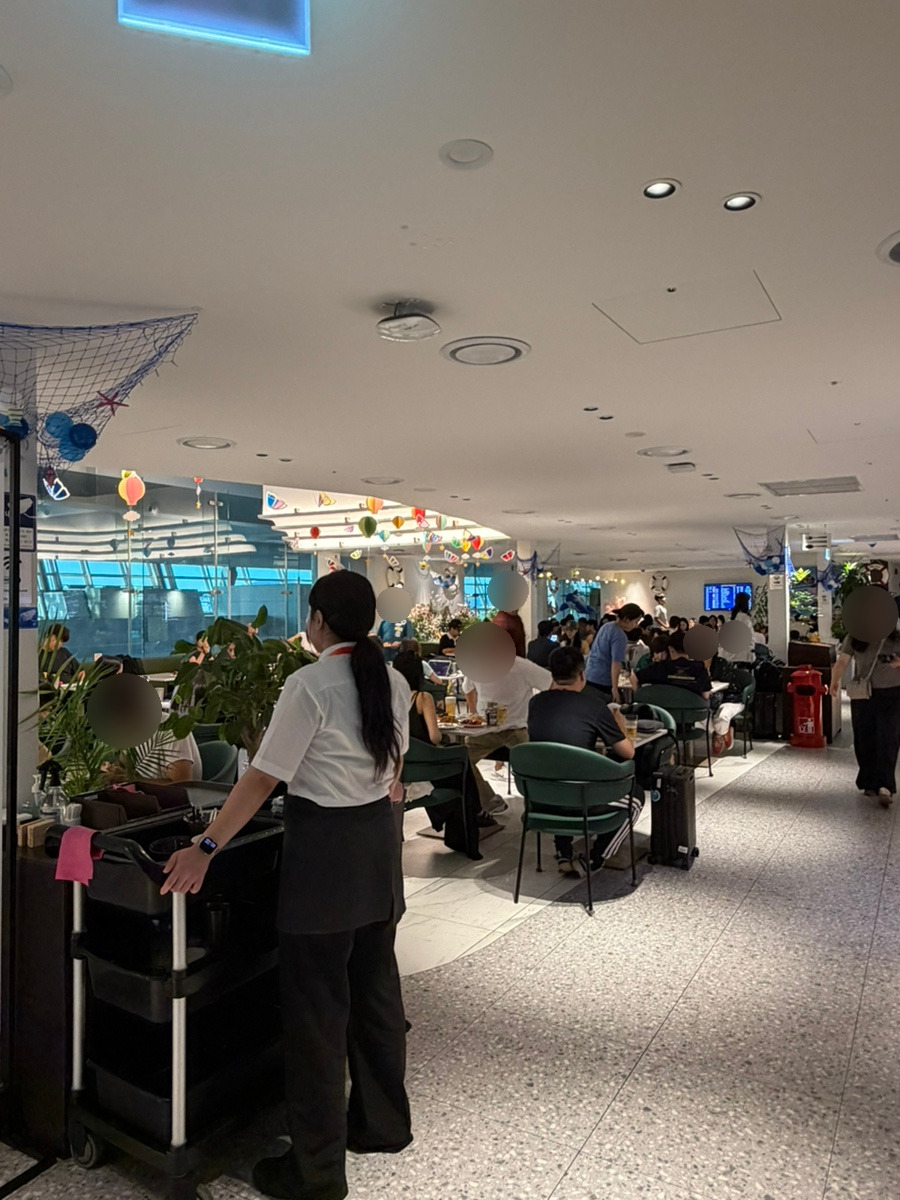 Entrance area for Matina Lounge East at Incheon Airport Terminal 1