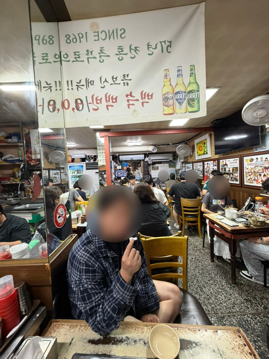 Old-school dining room inside Sarangbang Kalguksu in Chungmuro