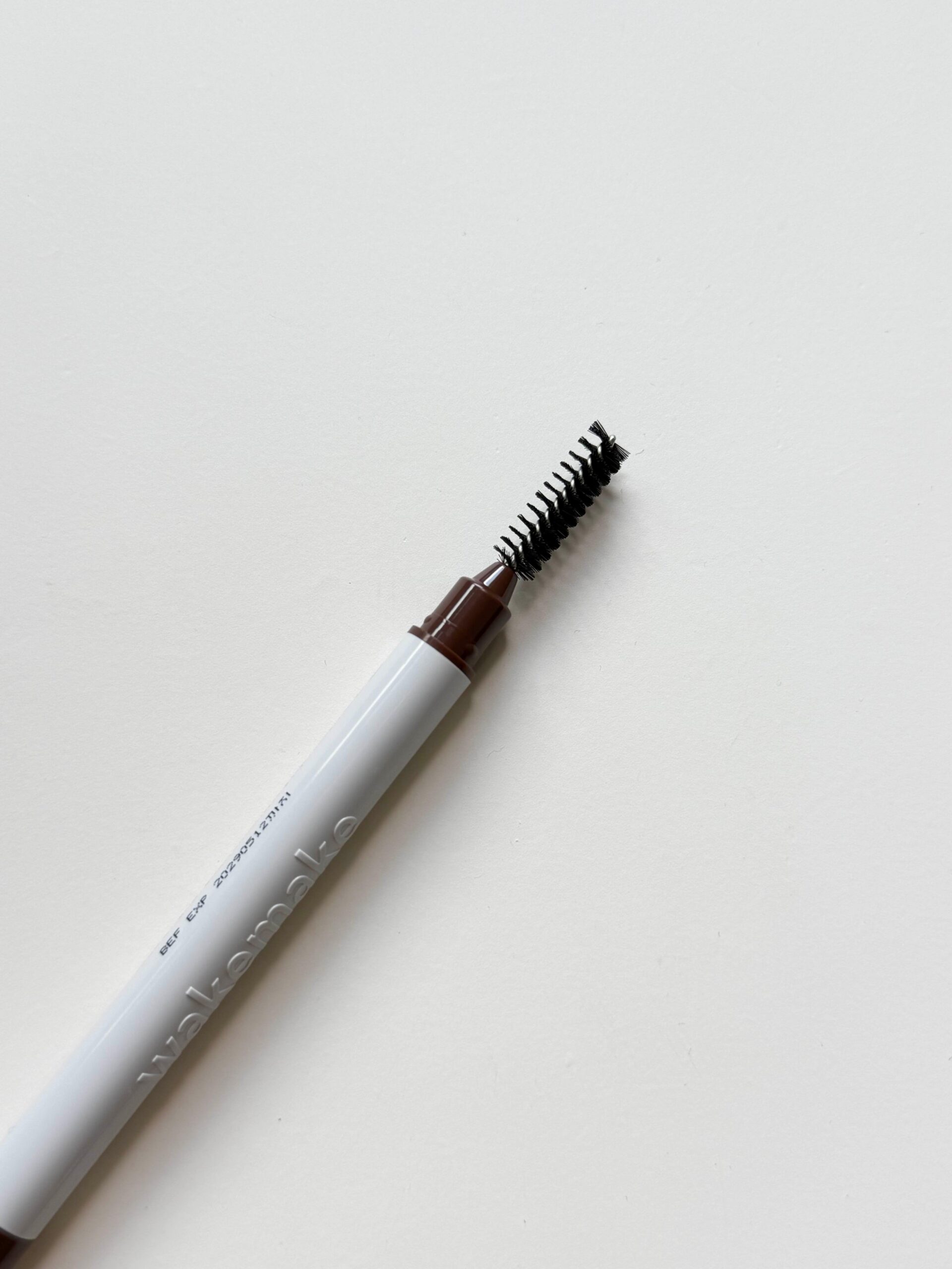 Wakemake brow pencil spoolie brush on the opposite end