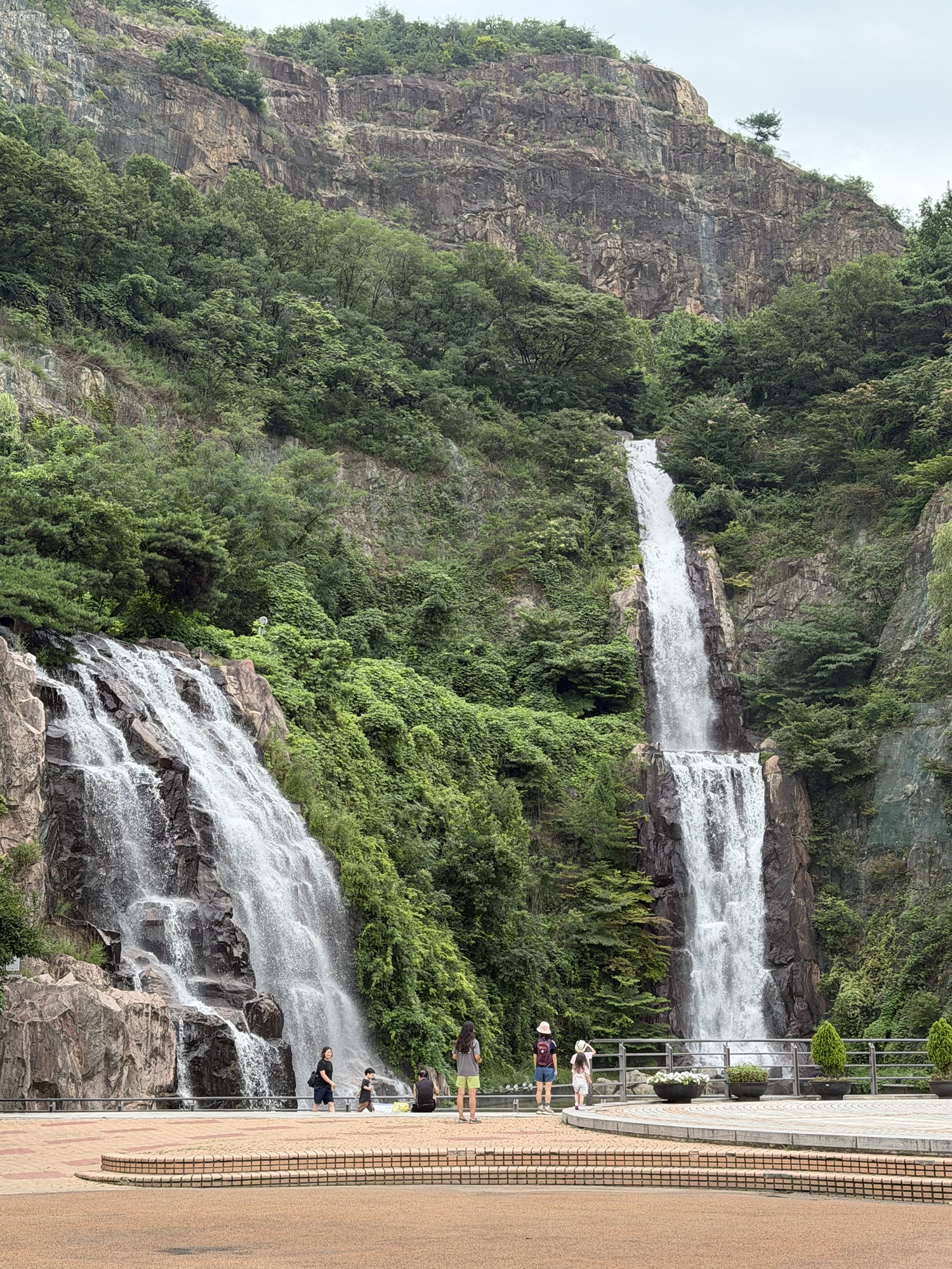 Walking path near Yongma Waterfall Park before the Yongmasan hike