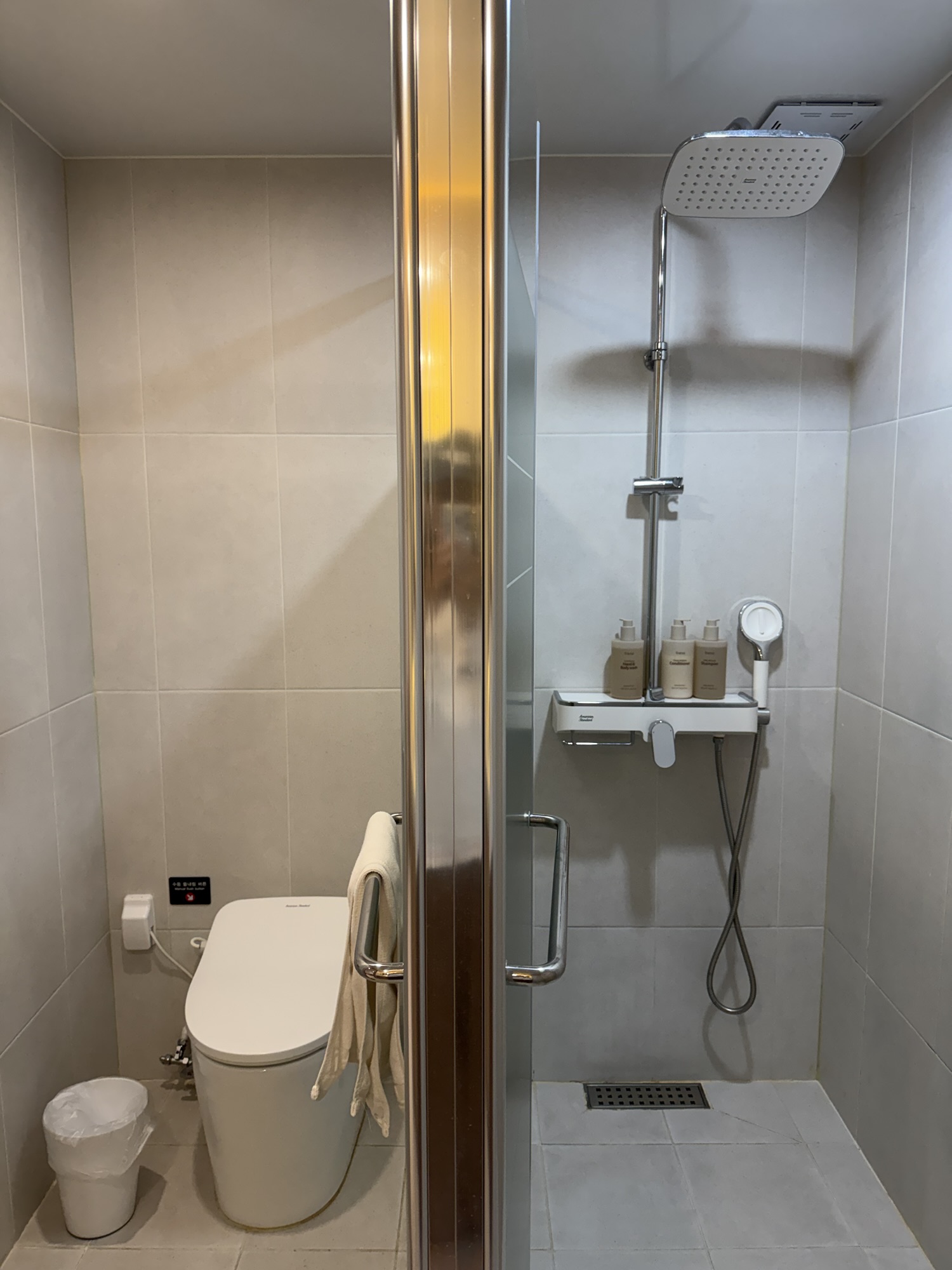 Separate toilet and shower areas in the Chestertons Gyeongju bathroom