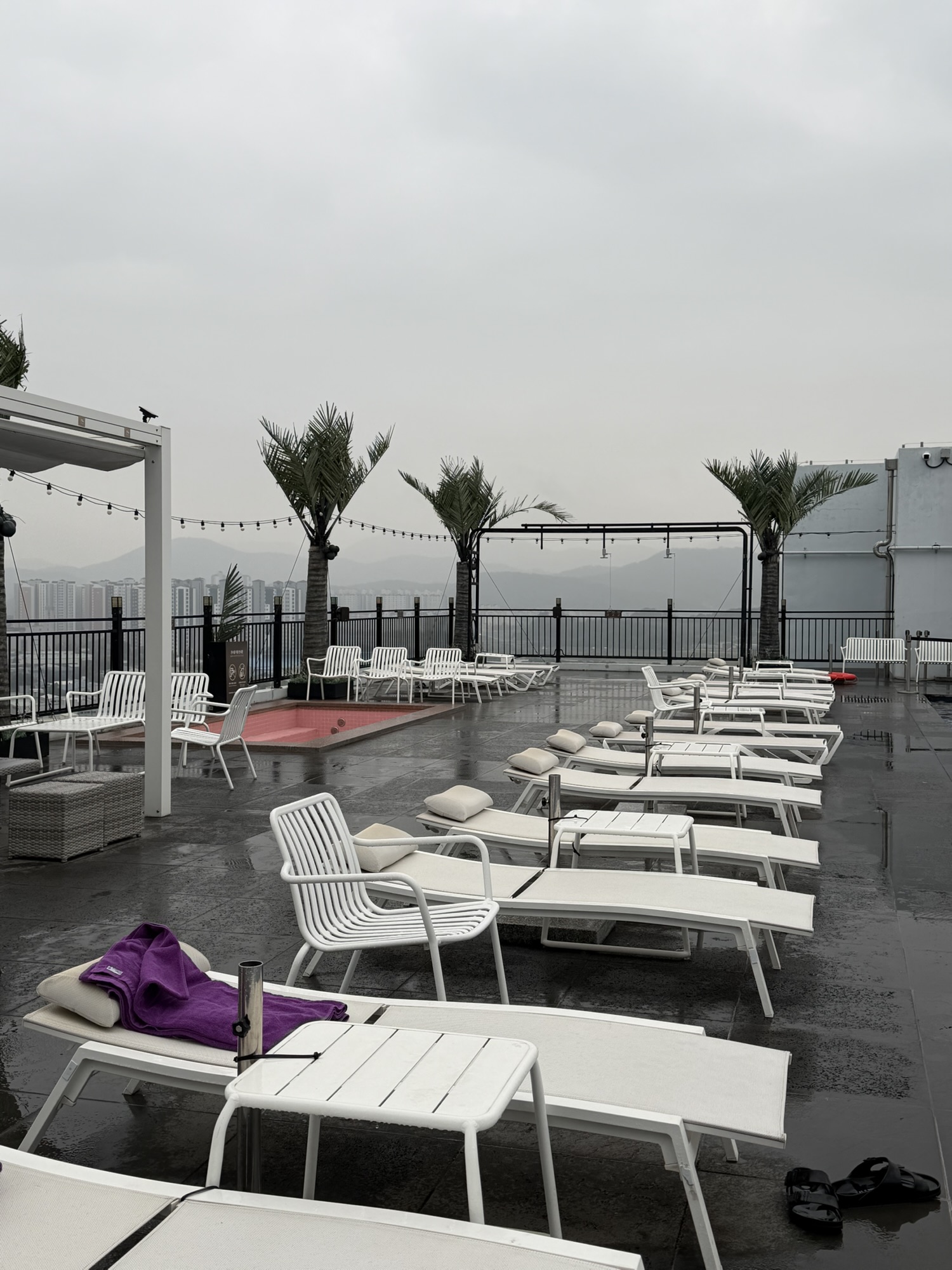 Free lounge chairs beside the Chestertons Gyeongju rooftop pool