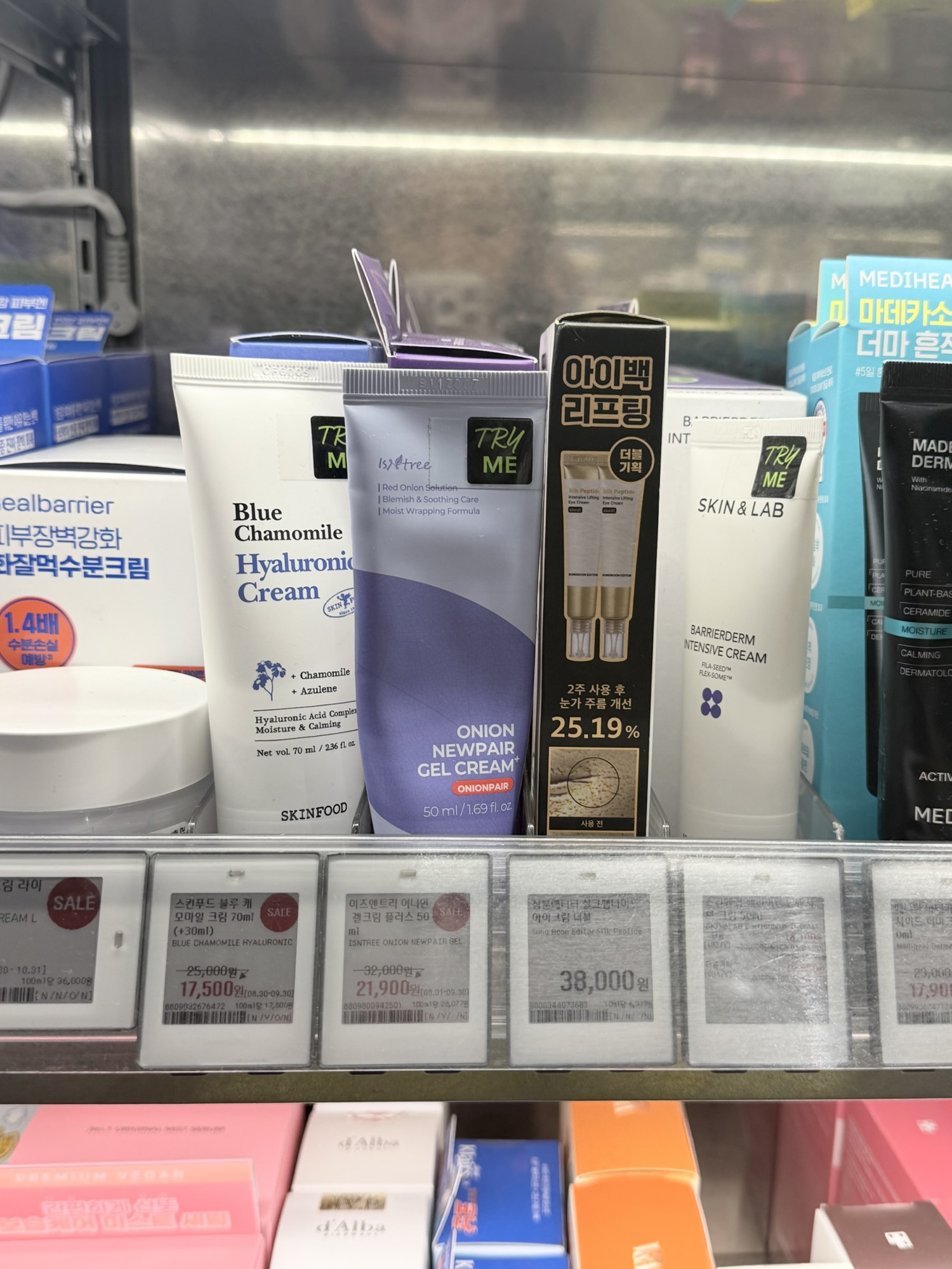 Isntree Onion Newpair Gel Cream Plus on an Olive Young shelf with price tag