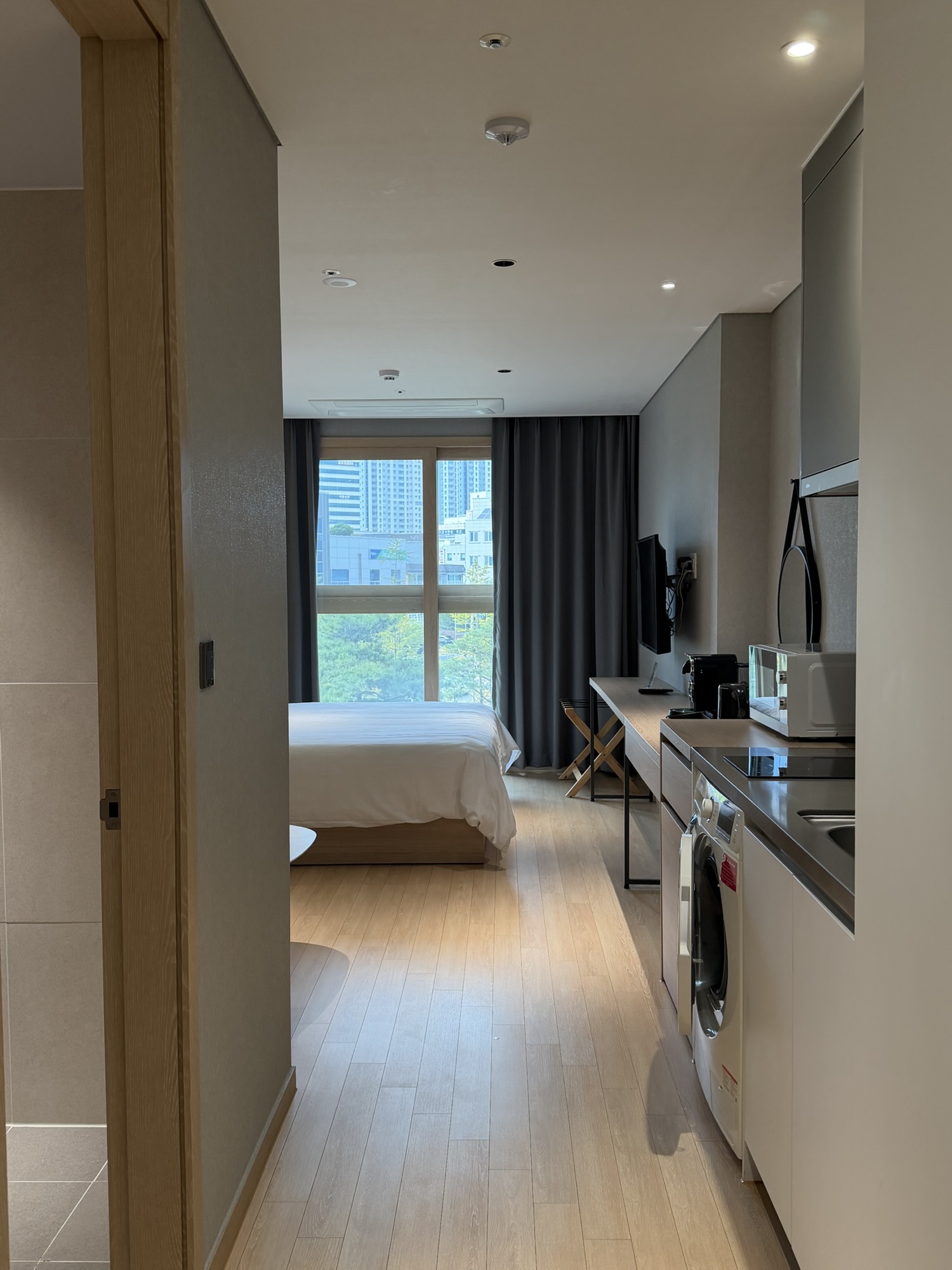 Entrance view of Chestertons Sokcho Standard Double room