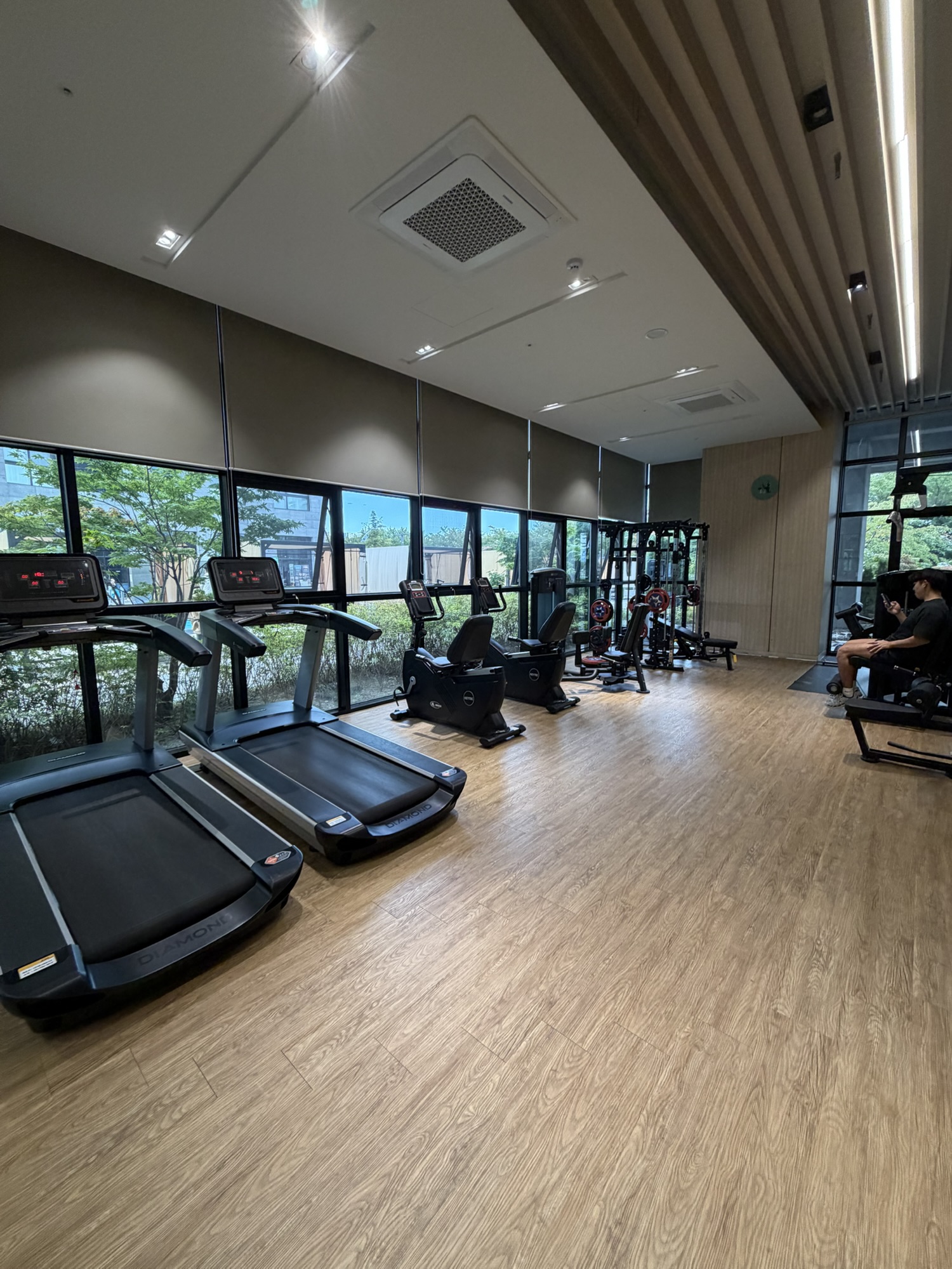 Treadmills and exercise machines in Chestertons Sokcho gym