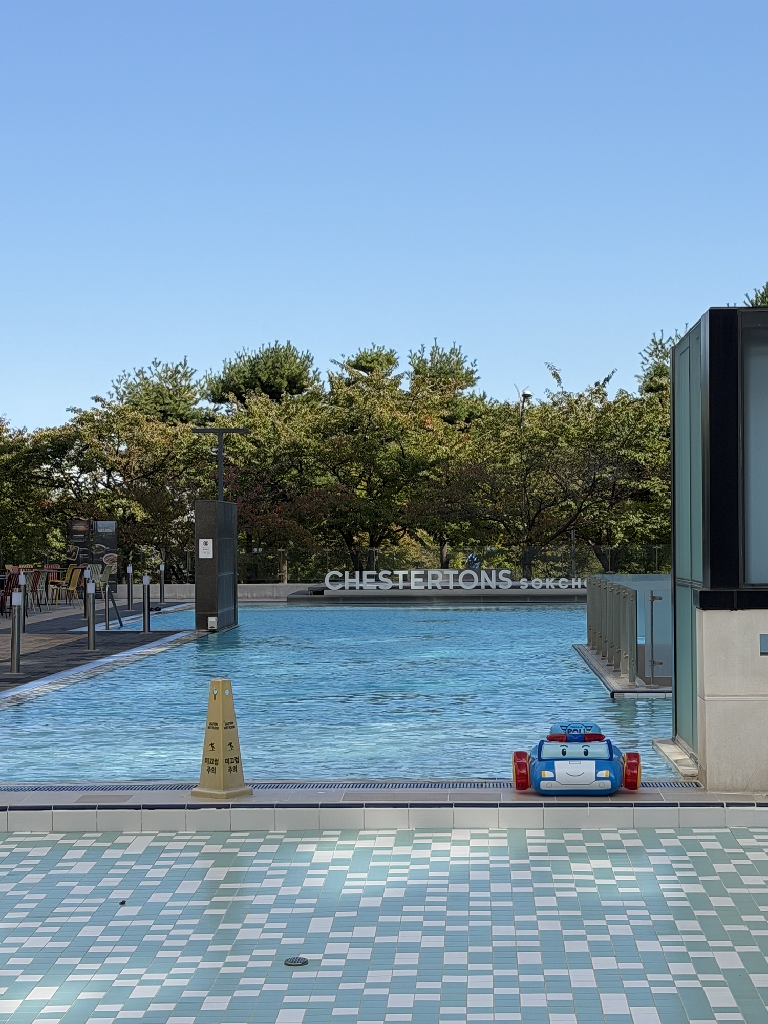Chestertons Sokcho outdoor swimming pool in October