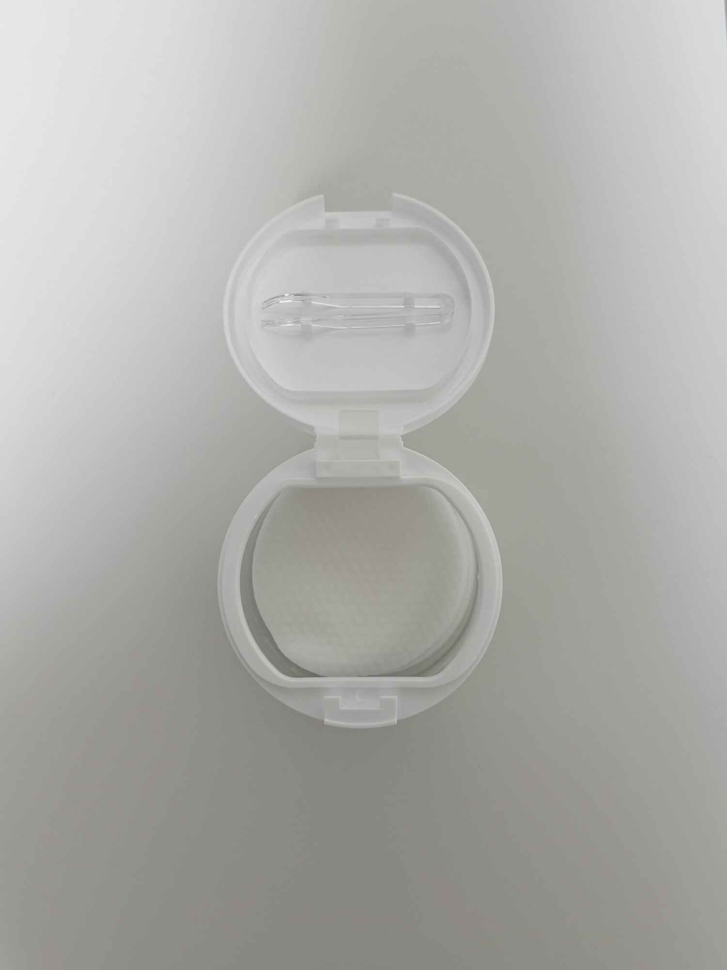 Open Needly Daily Toner Pad jar with tongs clipped inside the lid
