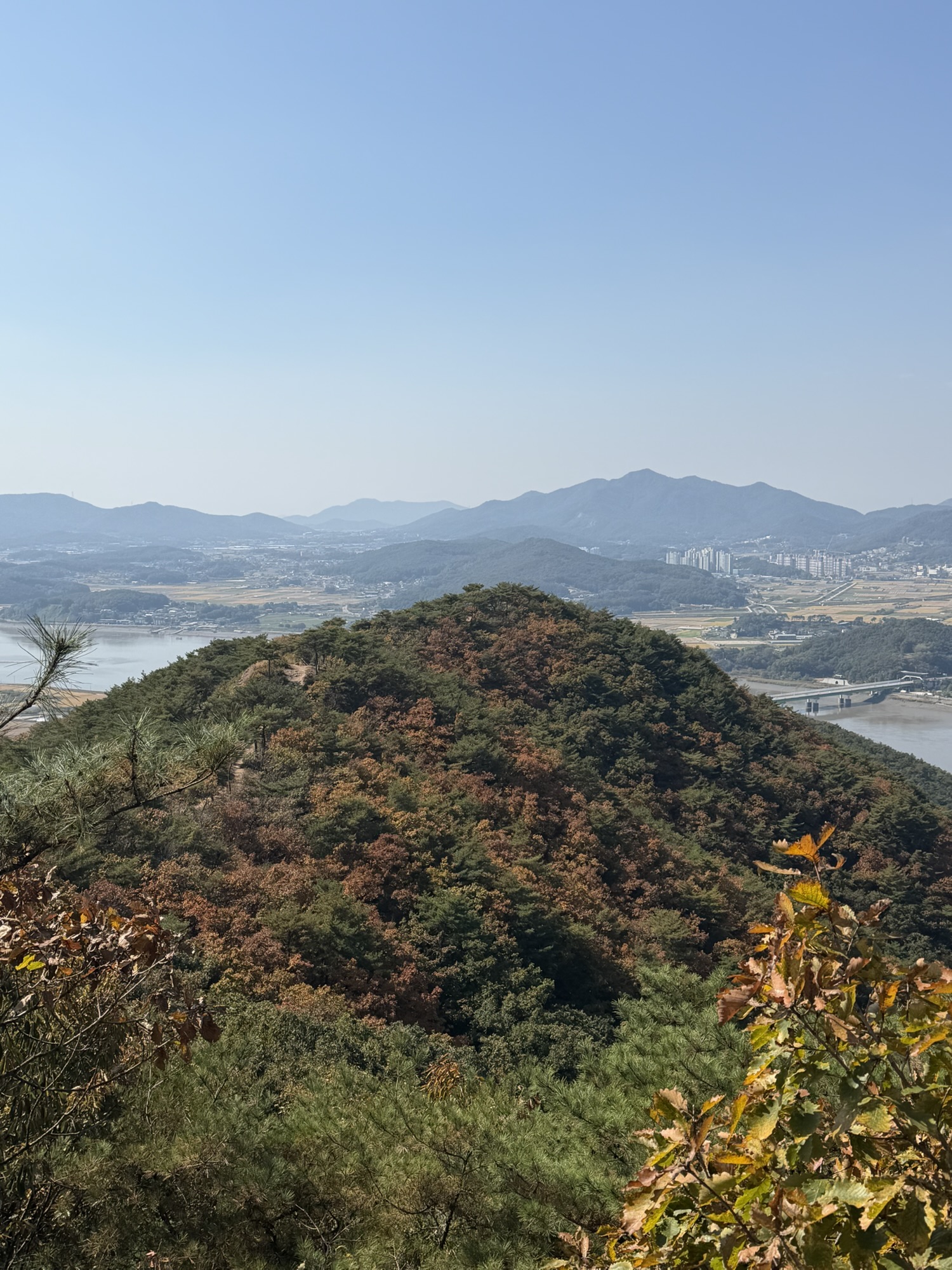Autumn ridge and river view from Munsusan summit